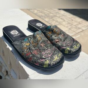 Y2K 2000s 90s Vintage Yellow Box Black Embroidered Clogs Grunge Japanese Goth